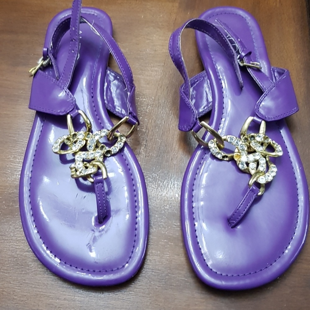 Womens size 38 purple patent sandals/ gold chain